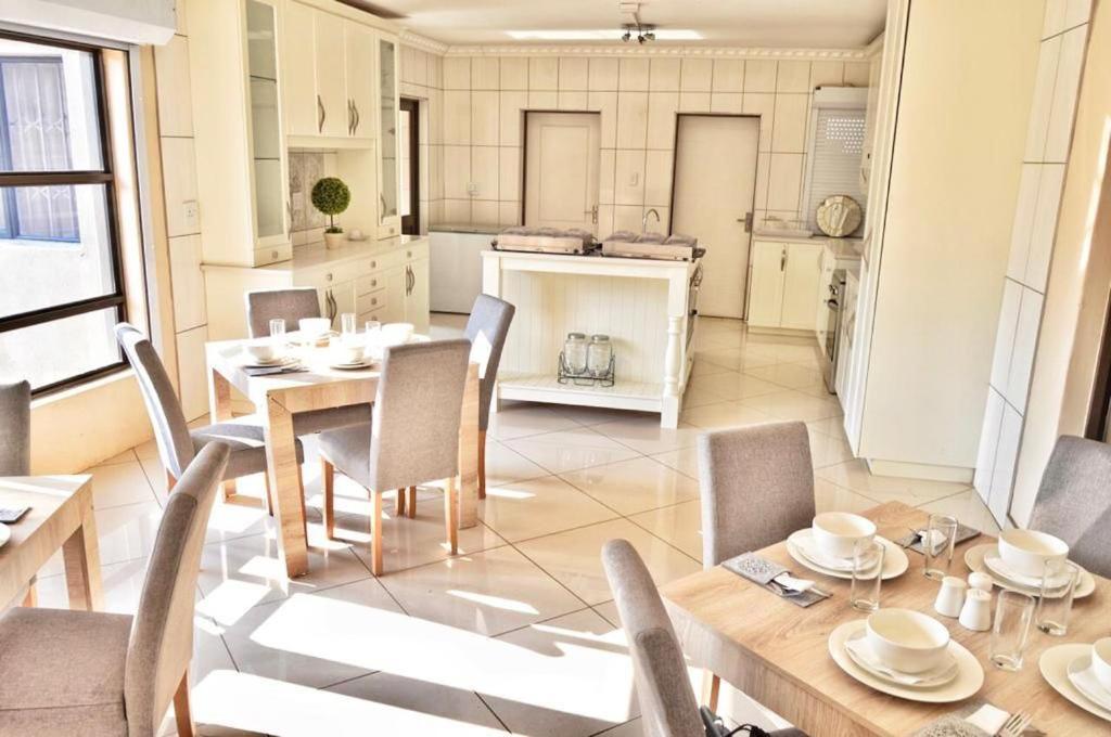Dineo'S Lodge And Spa Burgersfort Eksteriør bilde