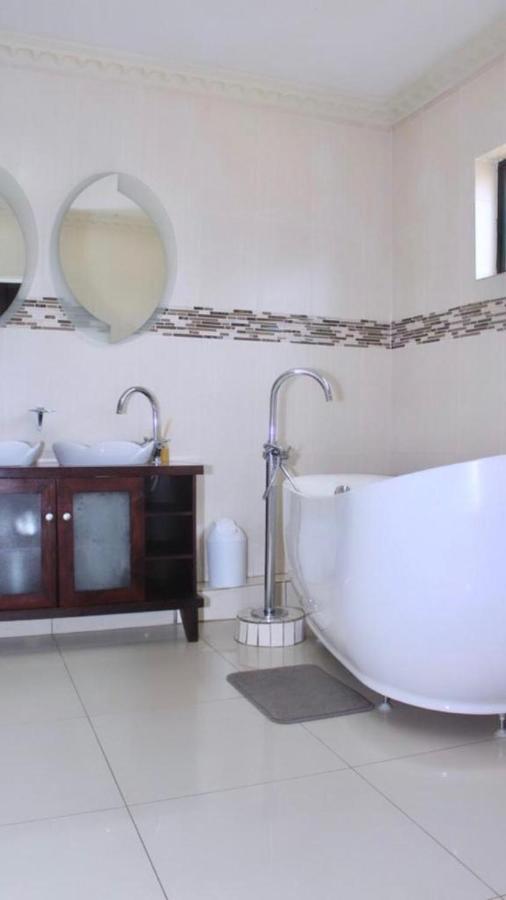 Dineo'S Lodge And Spa Burgersfort Eksteriør bilde