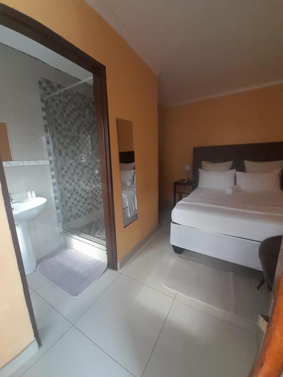 Dineo'S Lodge And Spa Burgersfort Eksteriør bilde